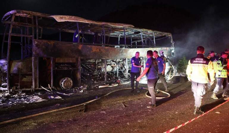 Denizli’de can pazarı: Yolcu otobüsü alev aldı, 8 ölü, 33 yaralı