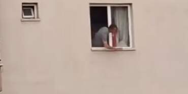 Cinnet getiren baba 3 yaşındaki kızını bıçakla rehin aldı, talihsiz yavruyu Özel Harekat kurtardı