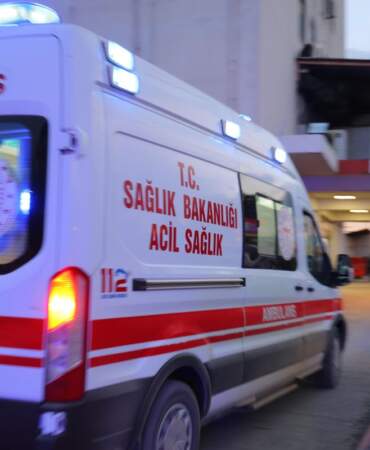 Ailesine bıçakla saldırdı, intihara kalkıştı: 5 yaralı
