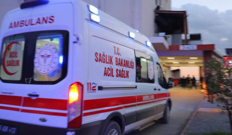 Ailesine bıçakla saldırdı, intihara kalkıştı: 5 yaralı