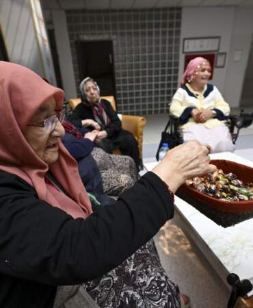 Huzurevinde bayram sevinci: Her gün bayram gibi