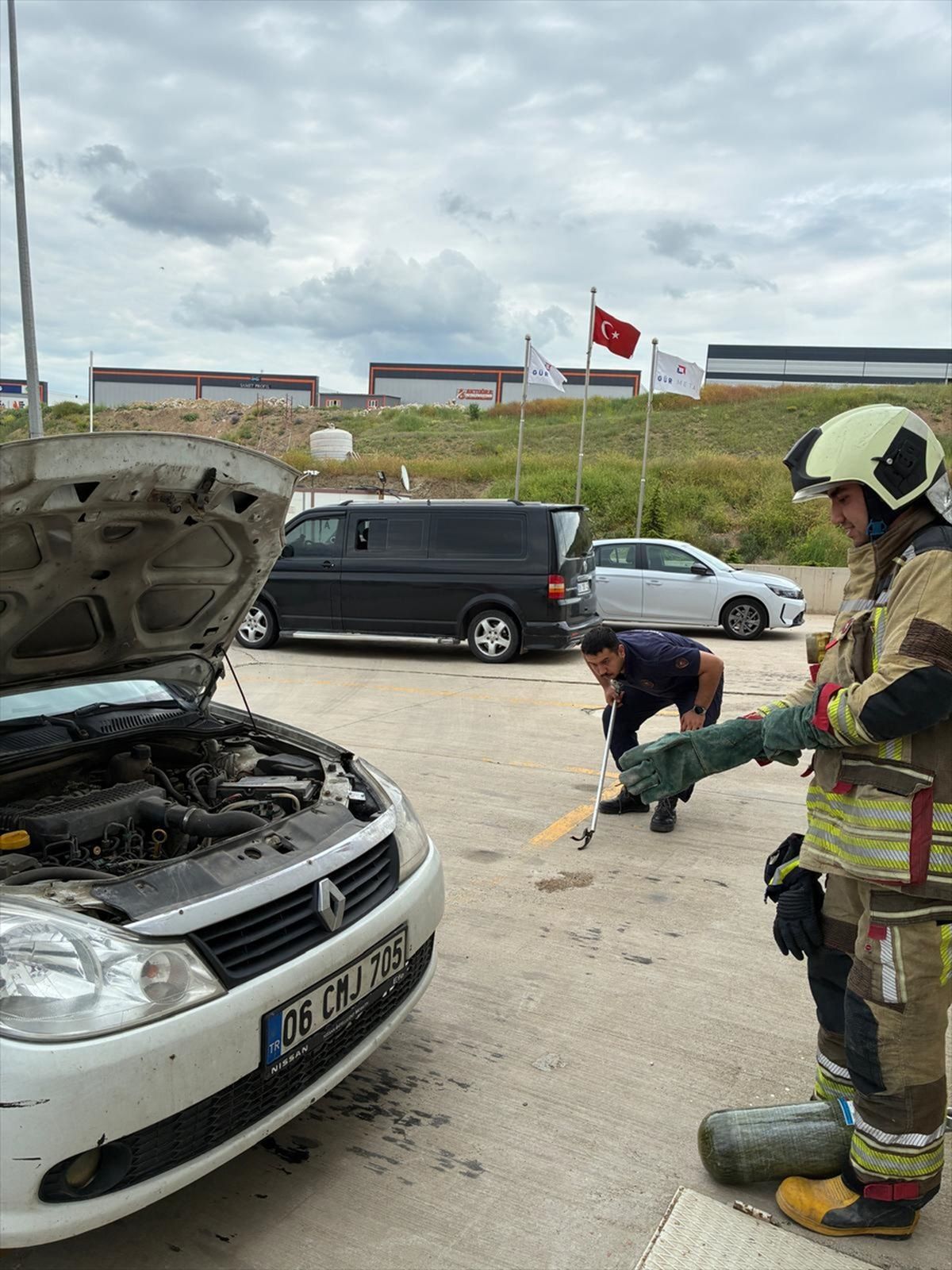 Kahramankazan’da Otomobil Motoruna Yılan Girdi