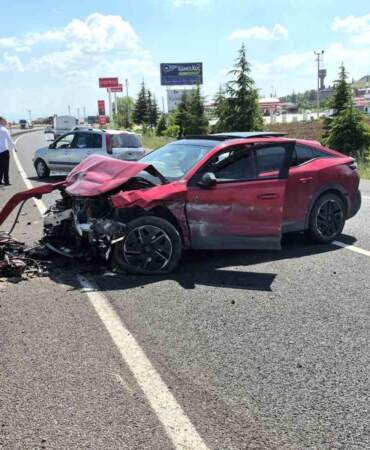 Ankara-Eskişehir Yolunda Maddi Hasarlı Kaza