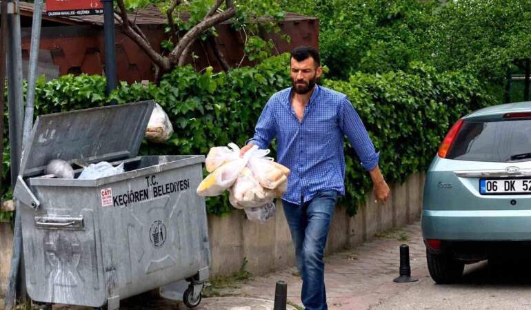 Hurdacıdan Hayvanlara Ekmeği