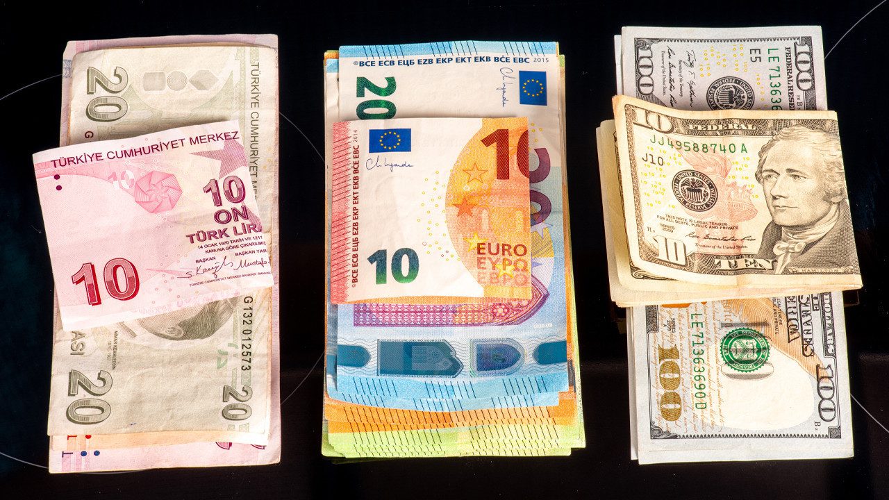 Dövizde Yön Değişti, Dolar Yükselirken Euro Geriledi