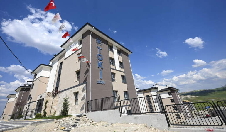 Kura Yok, Gelir Şartı Yok: TOKİ’nin 64 İldeki 20 Bin Konut Kampanyası İçin Tarih Belli Oldu