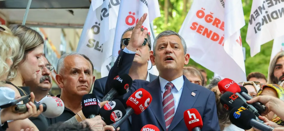 Özel’den Açlık Grevindeki Öğretmenlere Destek Ziyareti