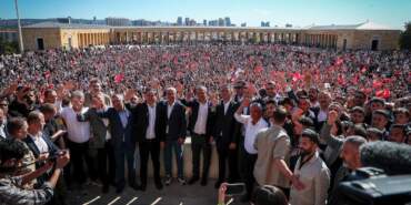Kritik mitingde gövde gösterisi: Taraflarını belli eden milletvekilleri oradaydı