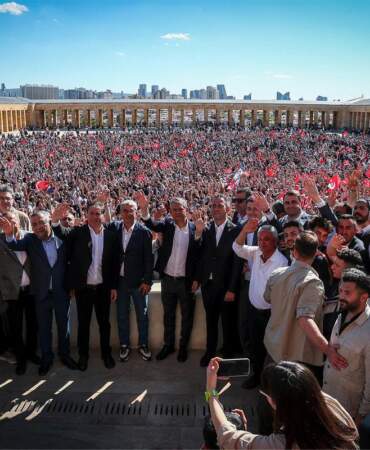 Kritik mitingde gövde gösterisi: Taraflarını belli eden milletvekilleri oradaydı