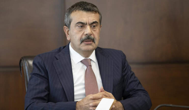 Sınav Sistemi Değişiyor mu? Yusuf Tekin ÖSYM ve Müfredatı İşaret Etti