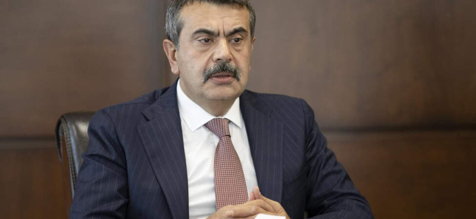 Sınav Sistemi Değişiyor mu? Yusuf Tekin ÖSYM ve Müfredatı İşaret Etti