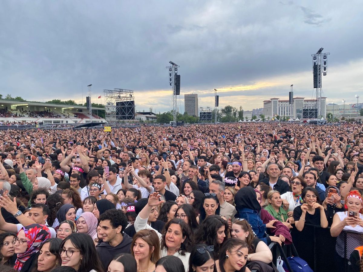 Yağmur dinlemedi, Ankara Tarkan’a koştu