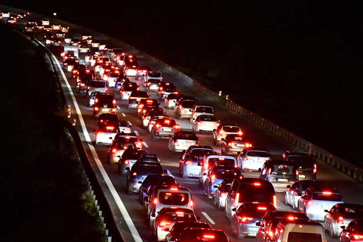 TEM Otoyolu’nda İstanbul yönü trafiğe kapatılıyor