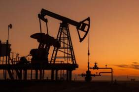 Brent petrolün varil fiyatı 100 doları aştı