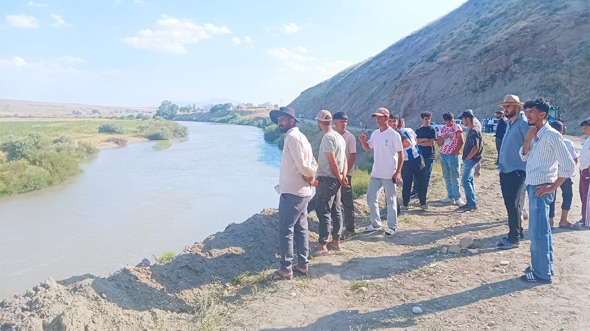 Muş’ta yürek yakan olay: Akarsuya düşen kardeşlerden biri öldü, diğeri aranıyor