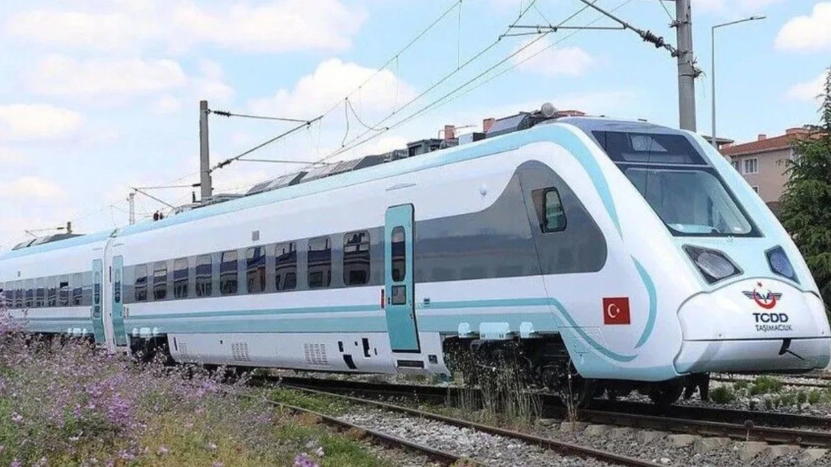 Milli Elektrikli Tren ikinci hattına çıkıyor