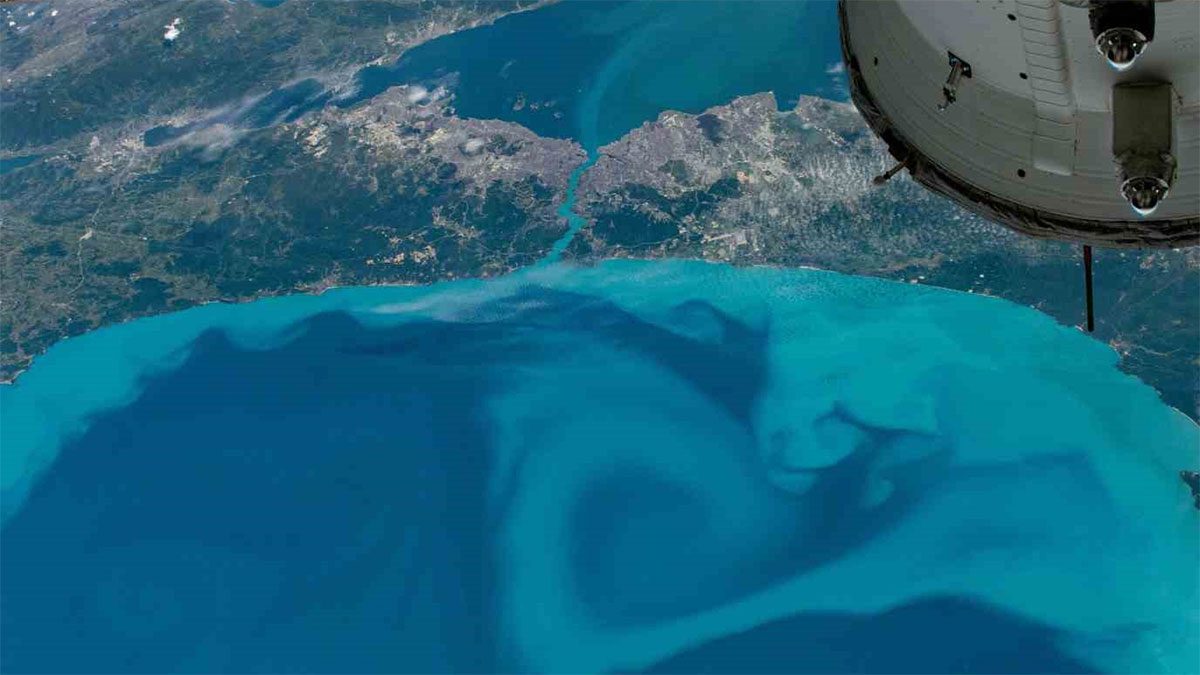 NASA renk değişimini uzaydan görüntüledi: Karadeniz ve Marmara turkuaza büründü