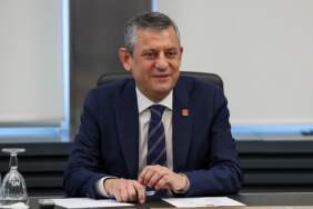 Özgür Özel’in ‘Yeni Parti’si resmen kuruluyor mu? TÜRKPATENT’teki sürpriz başvuru kulisleri hareketlendirdi