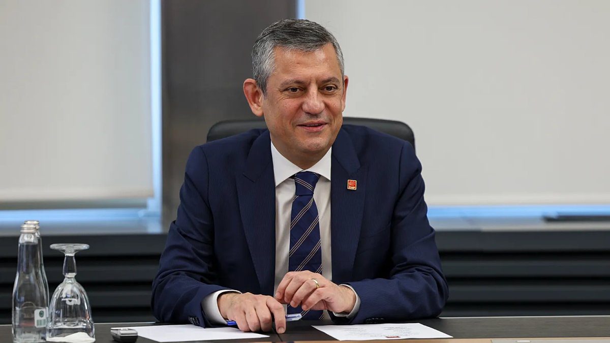 Özgür Özel’in ‘Yeni Parti’si resmen kuruluyor mu? TÜRKPATENT’teki sürpriz başvuru kulisleri hareketlendirdi