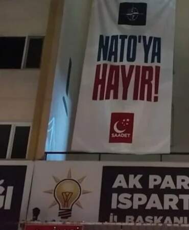 Saadet Partisi, “NATO’ya Hayır” pankartına kesilen para cezasını yargıya taşıyacak