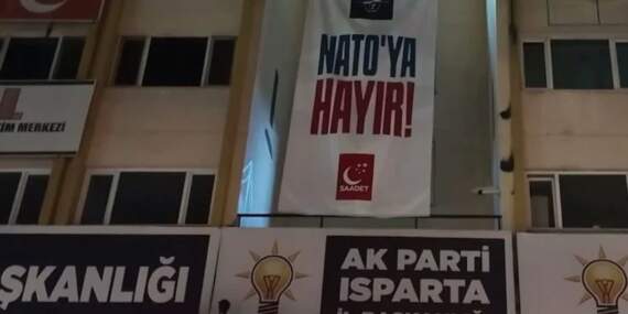 Saadet Partisi, “NATO’ya Hayır” pankartına kesilen para cezasını yargıya taşıyacak