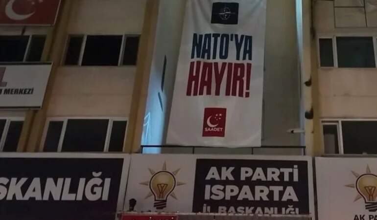 Saadet Partisi, “NATO’ya Hayır” pankartına kesilen para cezasını yargıya taşıyacak