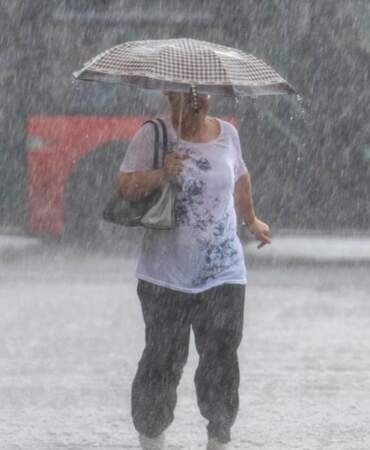 Sıcak hava dalgası sürüyor: Meteoroloji yağışa karşı uyardı