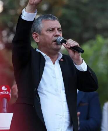 Özgür Özel’in beklediği iki karar da çıkmadı: Yeni parti geliyor
