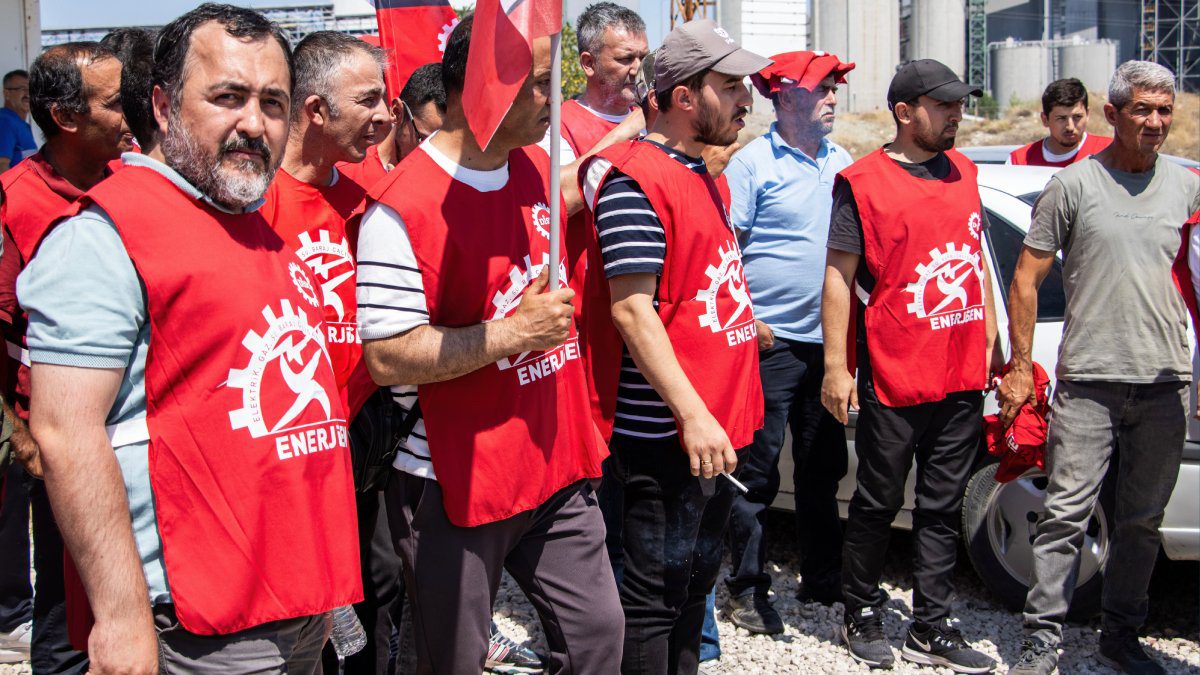 Yunus Emre Termik Santrali işçileri ödenmeyen maaşlar için Ankara’ya yürüyor
