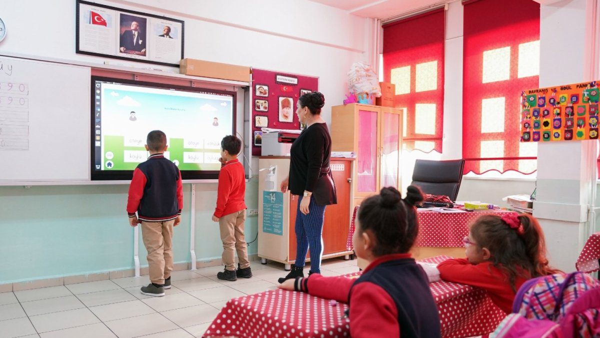 MEB müfredatı değişiyor: İlkokul ve lise öğrencileri için E-skuter ve bisiklet dönemi başlıyor