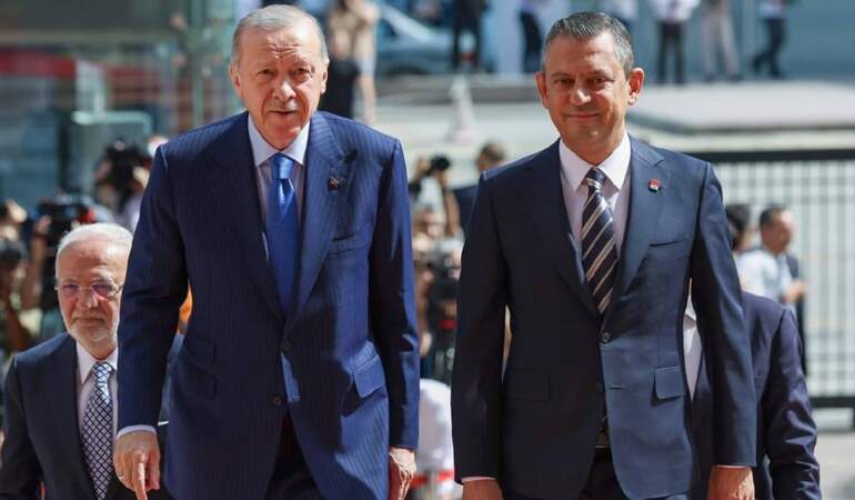 Dünya basını Özgür Özel’in yeni parti hamlesini böyle gördü: Erdoğan’a karşı meydan okuma