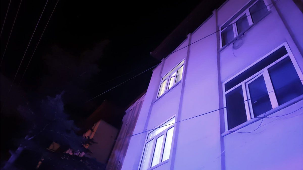 Aksaray’da akılalmaz olay! Eşinin eve almadığı 19 yaşındaki genç 3. kattan düşerek ağır yaralandı
