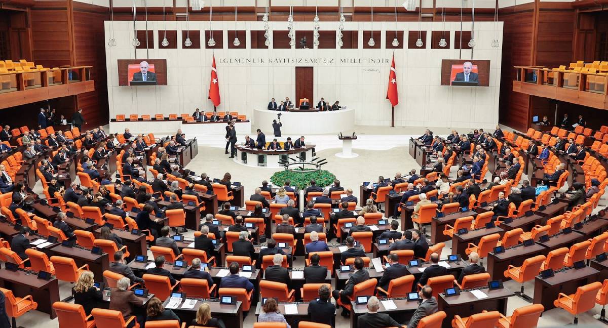 TBMM’de emekli maaşı düzenlemesi: Kanun teklifinin ilk 7 maddesi kabul edildi