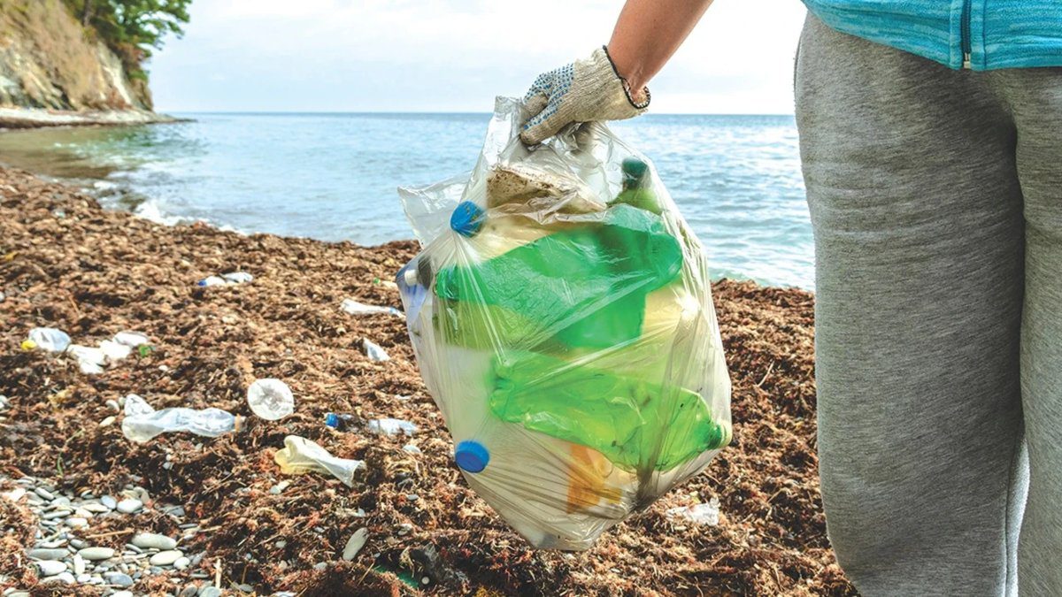 Her gün 2 bin kamyon dolusu plastik mavi sulara karışıyor