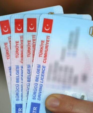 Trafikte ‘3 İhlal’ devri kapandı: Kurallara uymayan sürücülerin ehliyeti anında böyle yakılacak!