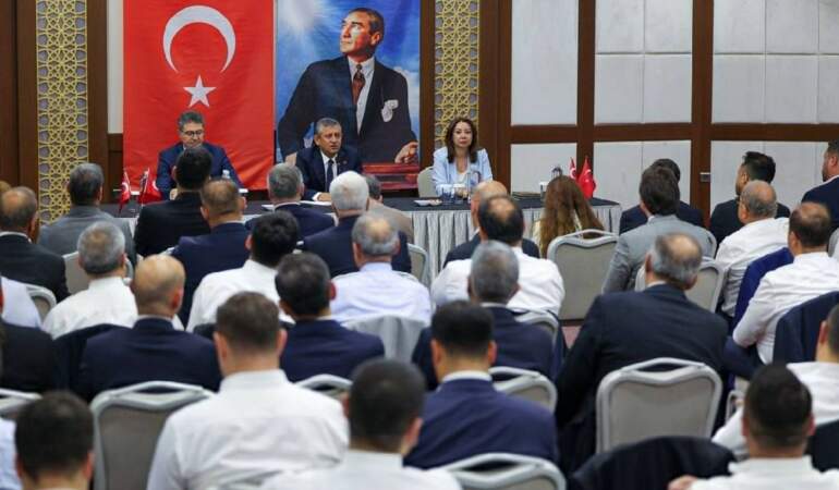 Yeni Parti’de imzalar atıldı: Önce Hacı Bayram-ı Veli Camii’nde cuma namazı sonra açılış