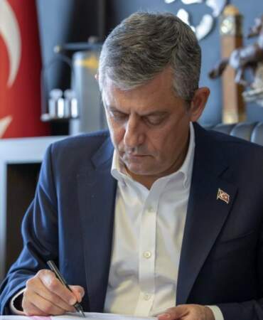 Özgür Özel duyurdu: Yeni Parti resmen kuruldu