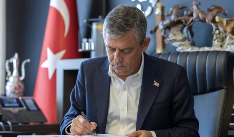 Özgür Özel duyurdu: Yeni Parti resmen kuruldu
