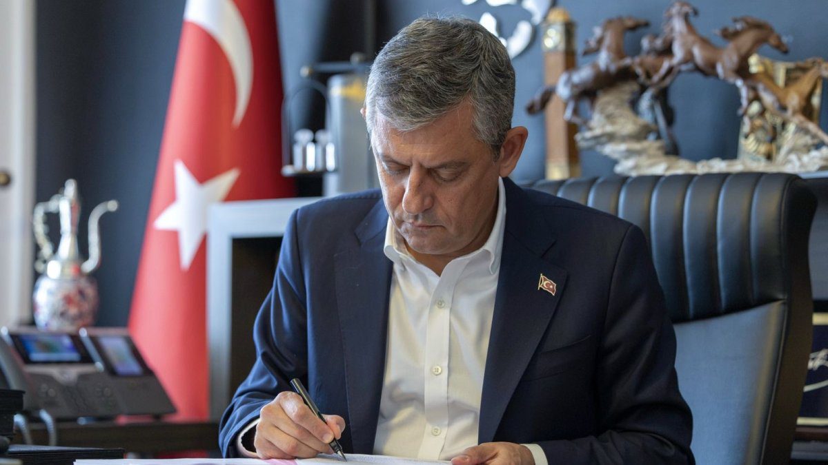 Özgür Özel duyurdu: Yeni Parti resmen kuruldu