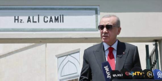 Erdoğan cuma namazını Hz. Ali Camisi’nde kıldı