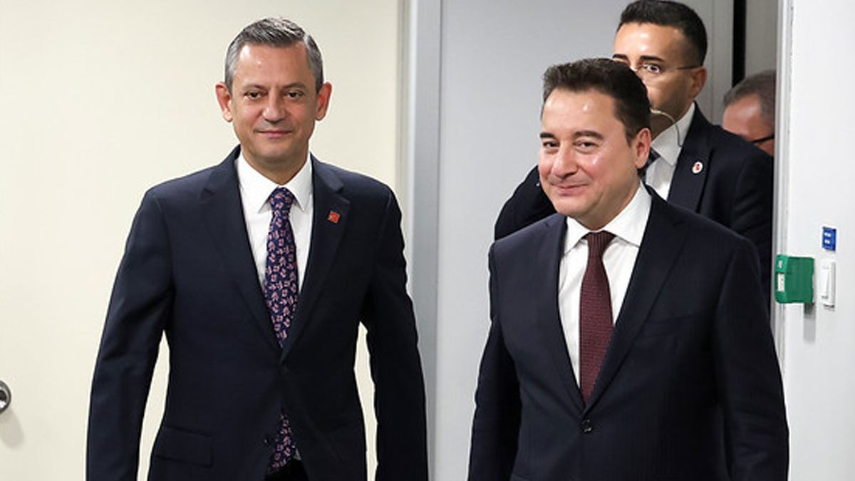 Babacan’dan Özgür Özel’e tebrik telefonu