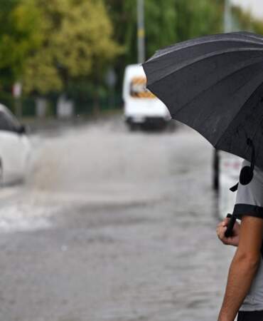 Meteoroloji saat vererek uyardı: Sağanak yağış ve kuvvetli rüzgar bekleniyor