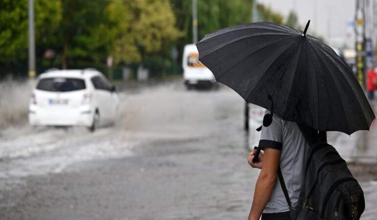 Meteoroloji saat vererek uyardı: Sağanak yağış ve kuvvetli rüzgar bekleniyor