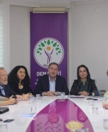 DEM Parti MYK, çerçeve yasa gündemi için toplanıyor