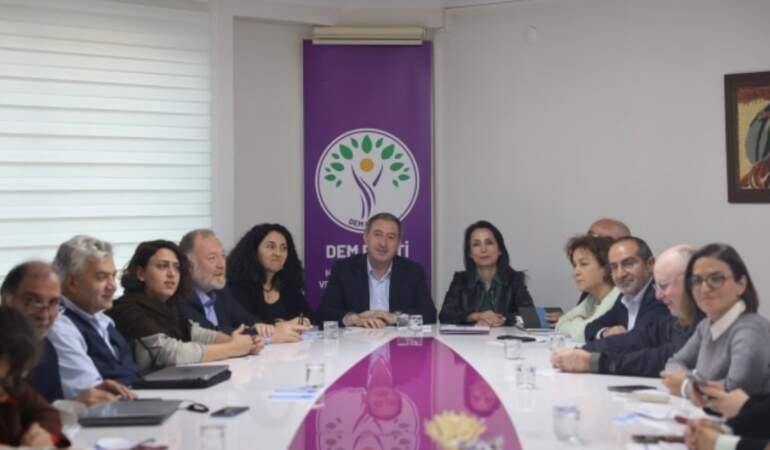 DEM Parti MYK, çerçeve yasa gündemi için toplanıyor