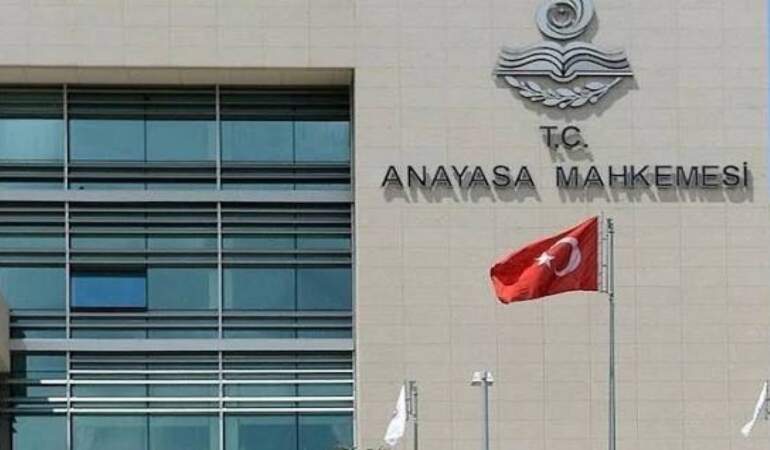 Açık Radyo, lisans iptaline ilişkin hukuki süreci AYM’ye taşıdı