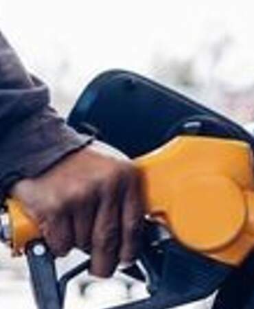 Akaryakıtta İndirim Rüzgarı: Benzine Gece Yarısı Yeni İndirim Beklentisi
