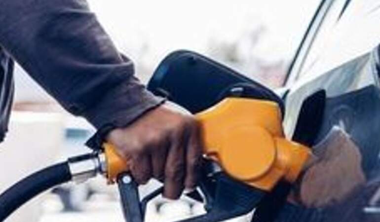 Akaryakıtta İndirim Rüzgarı: Benzine Gece Yarısı Yeni İndirim Beklentisi