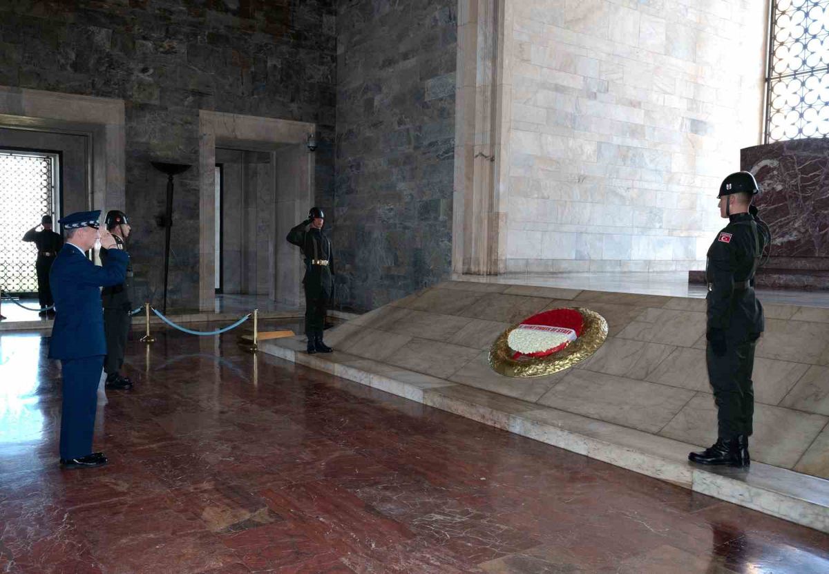 ABD Genelkurmay Başkanı’ndan Anıtkabir ziyareti! İşte Özel Defter’e yazdığı not