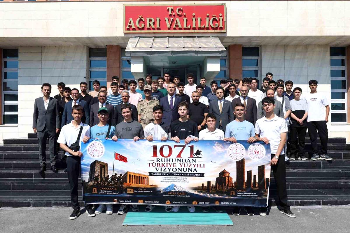 Öğrenci Kafilesi Uğurlandı